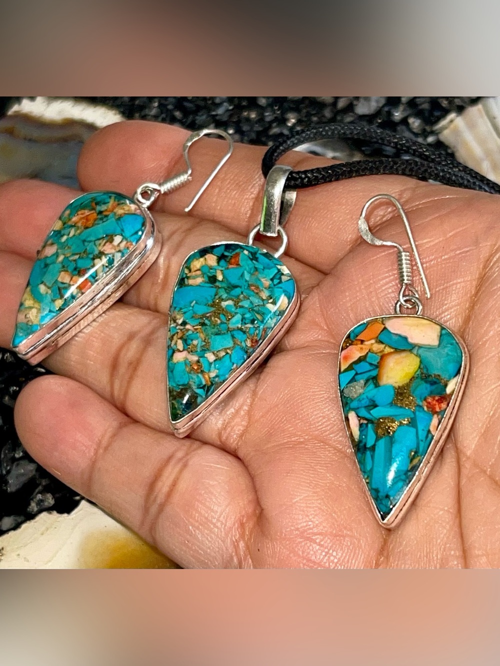Spiny Oyster Pendant & Earrings Set